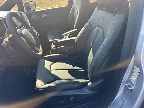New 2026 Chrysler Pacifica Select w/ S Appearance Package FWD image 22
