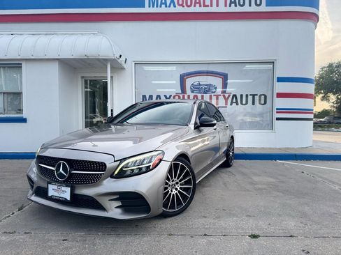 Used 2019 Mercedes-Benz C 300 Sedan image 2