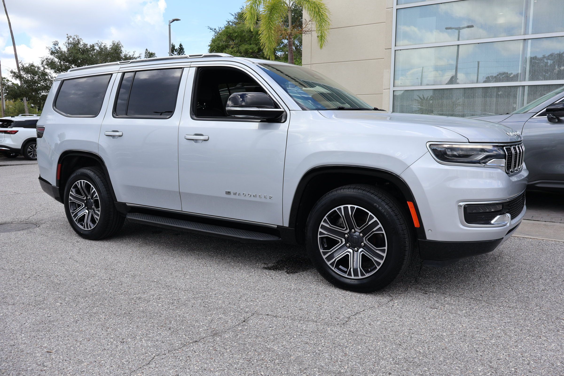 Used 2024 Jeep Wagoneer Series II w/ Flexible Seating Group RWD image 10