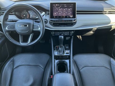 Certified 2022 Jeep Compass Limited image 3