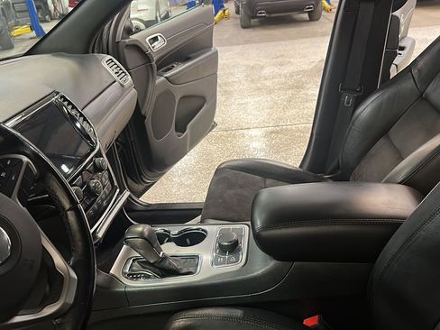 Used 2020 Jeep Grand Cherokee Altitude image 26