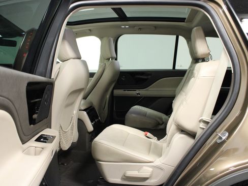 Used 2022 Lincoln Aviator Reserve w/ Elements Package Plus image 13