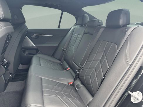 Used 2025 BMW i5 eDrive40i w/ Premium Package image 27