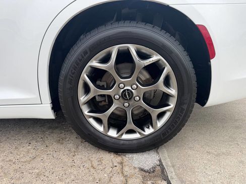 Used 2015 Chrysler 300 S image 9