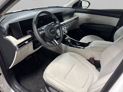 Certified 2025 Hyundai Tucson SE image 9