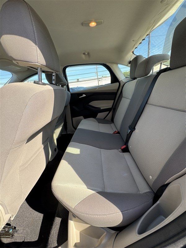 Used 2014 Ford Focus SE FWD image 11