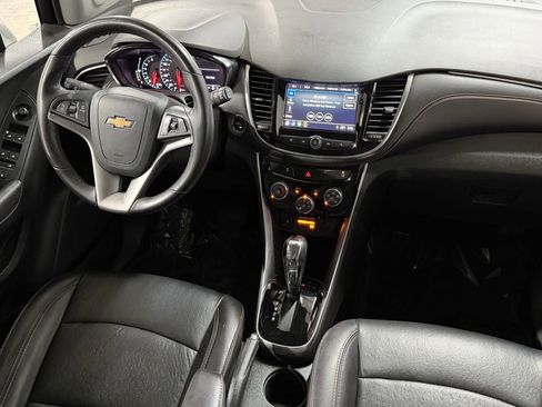 Used 2018 Chevrolet Trax Premier FWD image 36