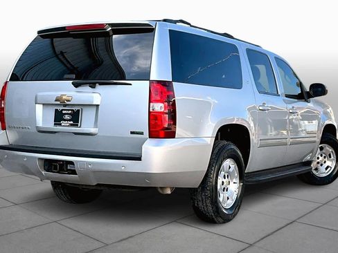 Used 2010 Chevrolet Suburban LT image 12