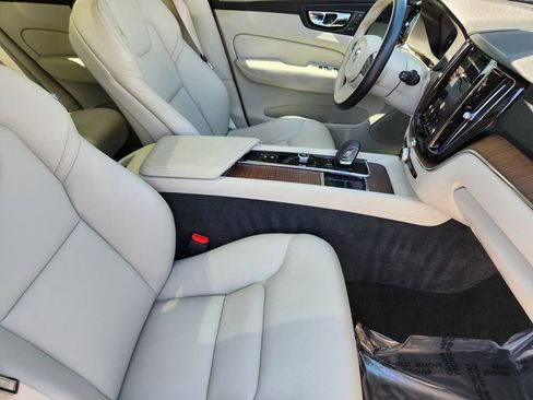 Used 2022 Volvo XC60 B5 Momentum AWD/4WD image 5