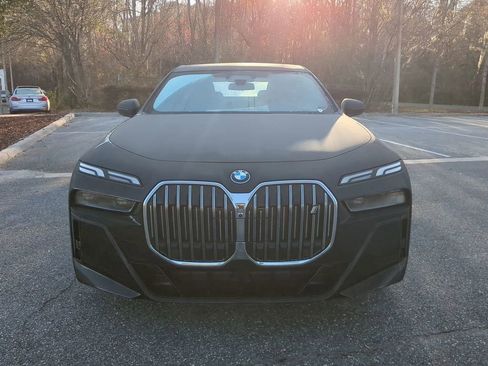 Used 2024 BMW i7 xDrive60 image 9