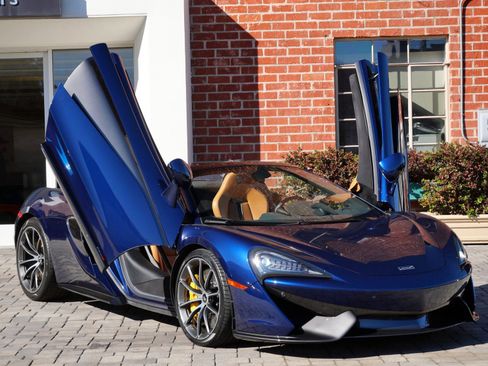 Used 2019 McLaren 570S Spider image 16