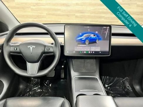 Used 2025 Tesla Model Y Long Range AWD/4WD image 2