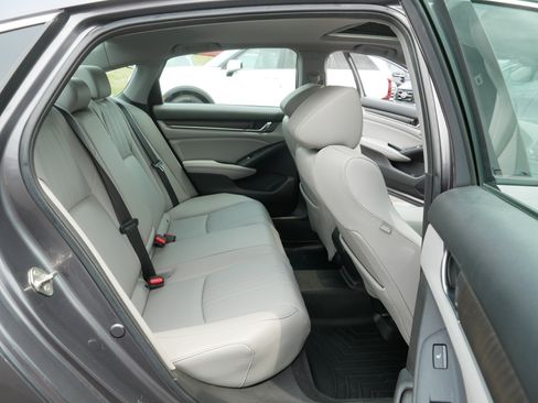 Used 2019 Honda Accord Touring image 18