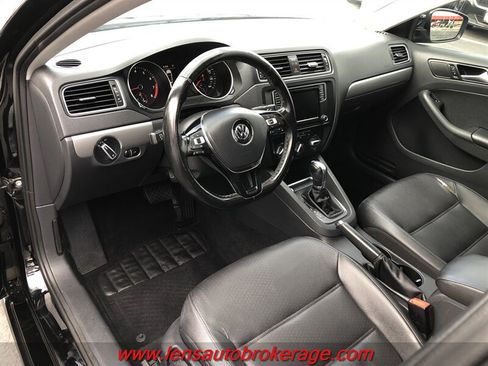 Used 2017 Volkswagen Jetta SE FWD image 9
