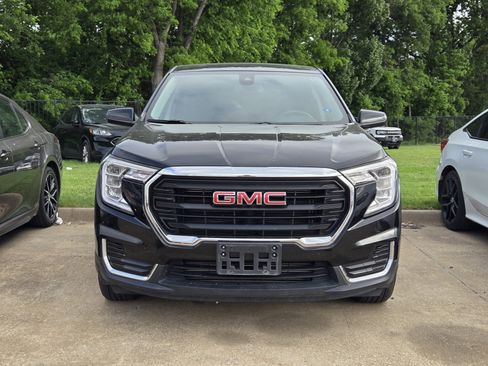 Used 2024 GMC Terrain SLE image 2