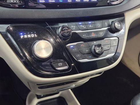 Used 2020 Chrysler Pacifica Touring-L Plus w/ Tire & Wheel Group image 23
