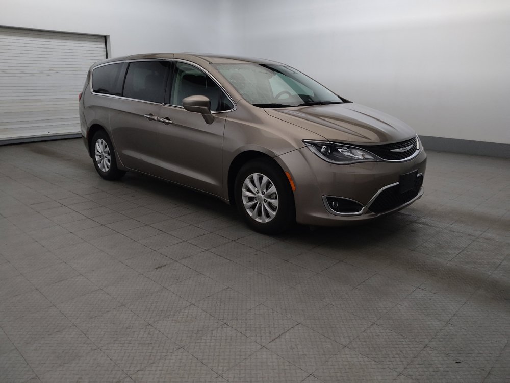 Used 2018 Chrysler Pacifica Touring Plus FWD image 11