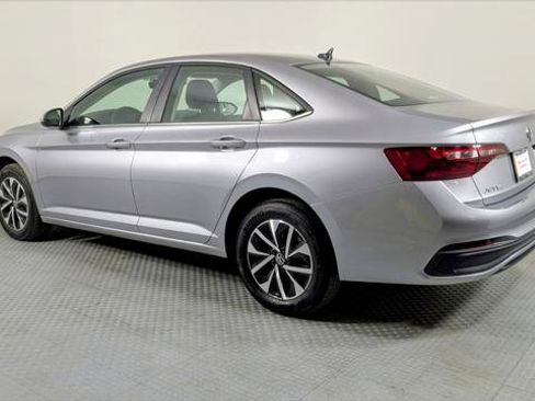 Used 2024 Volkswagen Jetta S image 4