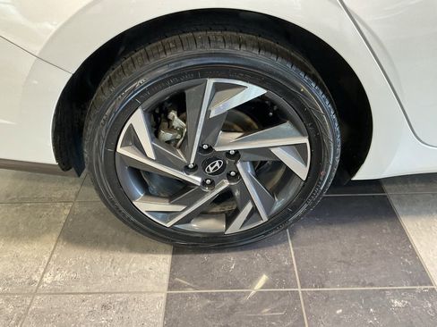 Used 2024 Hyundai Elantra SEL w/ Convenience Package image 7