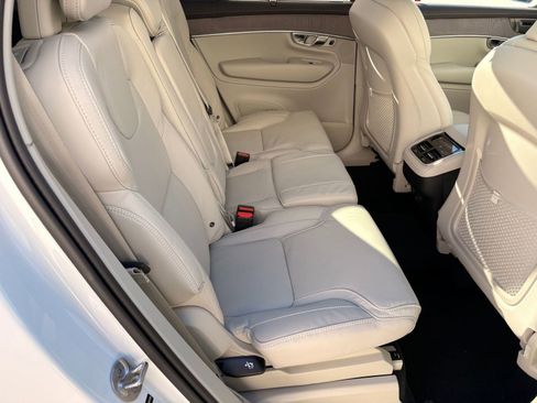 New 2026 Volvo XC90 B6 Ultra image 25