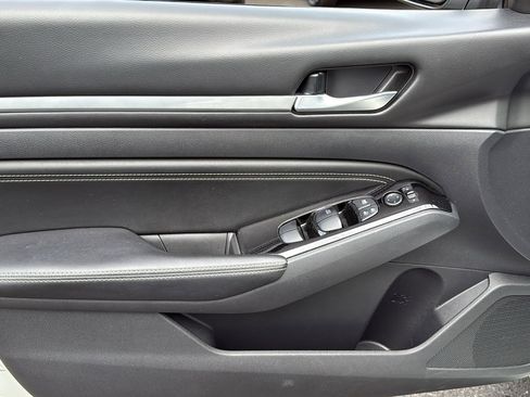 Certified 2021 Nissan Altima 2.5 SV w/ SV Premium Package image 6