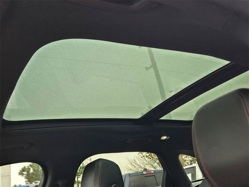 Used 2017 Jaguar F-PACE R-Sport image 13