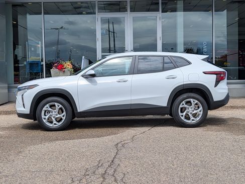 Used 2026 Chevrolet Trax LS w/ LS Convenience Package FWD image 5