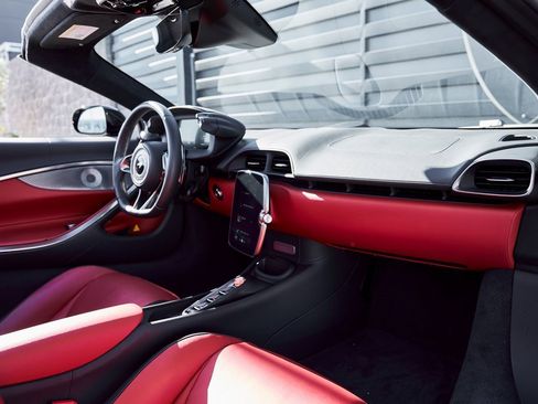 Used 2025 McLaren Artura image 38