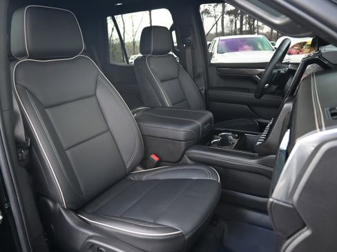 Used 2025 GMC Yukon Elevation w/ LPO, Floor Liner Package image 19