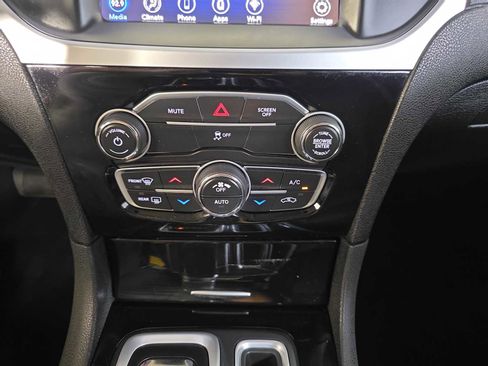 Used 2023 Chrysler 300 Touring image 15