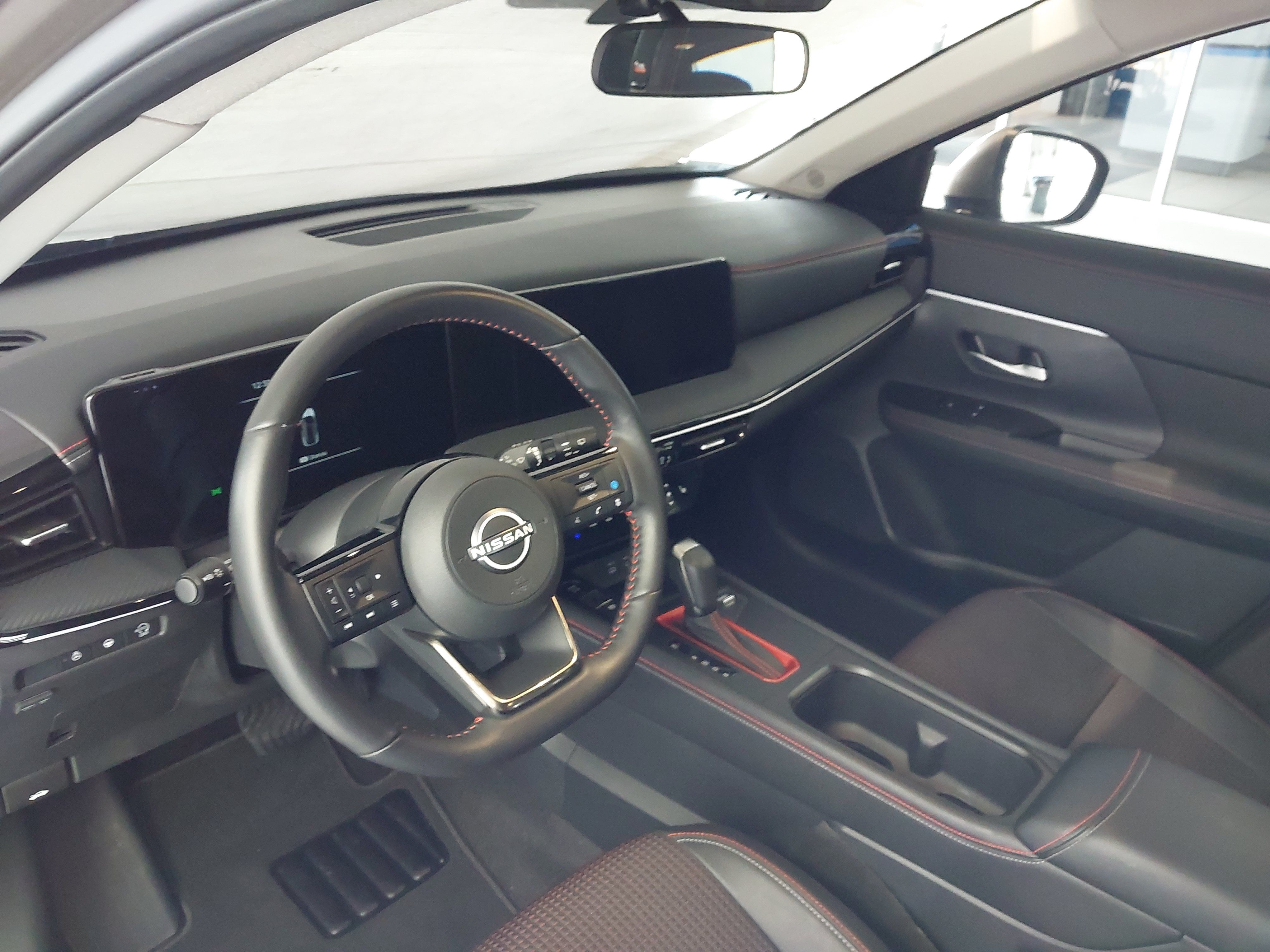 Used 2025 Nissan Kicks SR w/ SR Premium Package FWD image 17