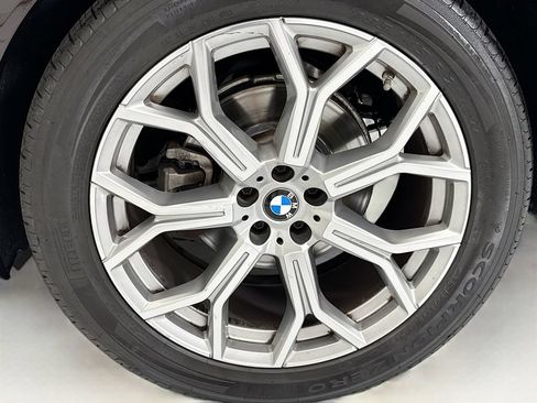 Used 2022 BMW X7 xDrive40i w/ Executive Package AWD/4WD image 30