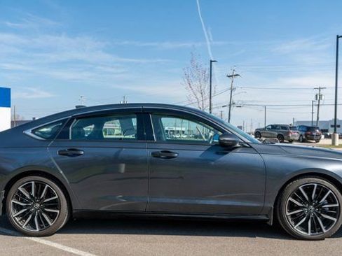 Used 2023 Honda Accord Touring image 5