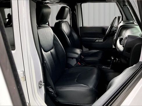 Used 2018 Jeep Wrangler Unlimited Sahara AWD/4WD image 30
