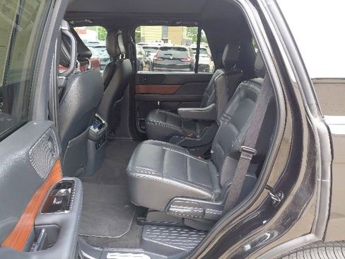 Used 2024 Lincoln Navigator Premiere AWD/4WD image 29