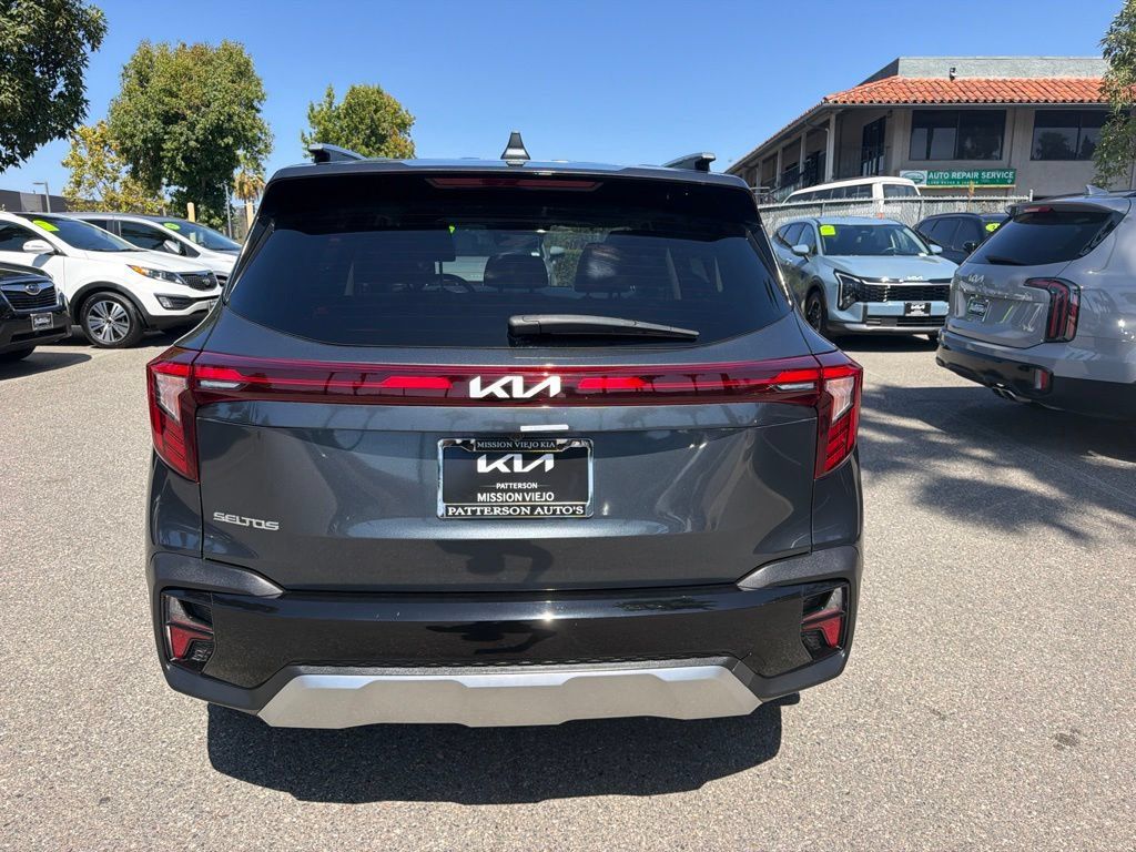 Certified 2024 Kia Seltos EX FWD image 7