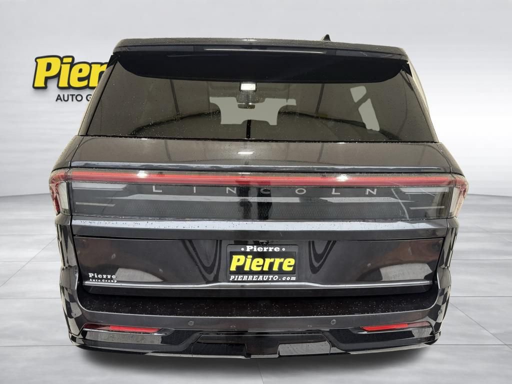 Used 2025 Lincoln Navigator L Reserve AWD/4WD image 3