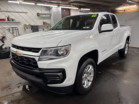 Used 2022 Chevrolet Colorado LT w/ Safety Package image 3