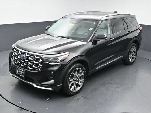 Used 2025 Ford Explorer Platinum w/ Ultimate Package AWD/4WD image 46