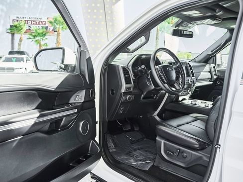 Used 2020 Ford Expedition Max XLT w/ Equipment Group 202A AWD/4WD image 13