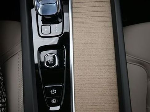 New 2026 Volvo XC60 B5 Plus w/ Protection Package Premier AWD/4WD image 11