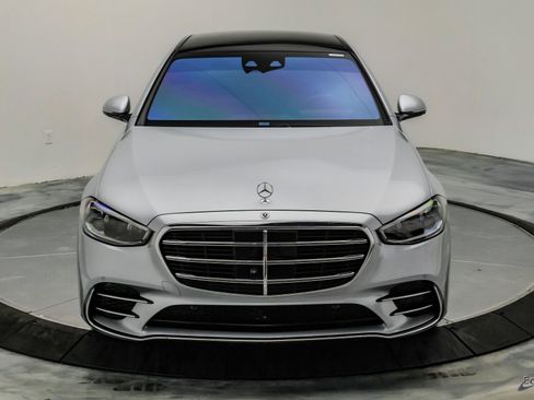 Used 2022 Mercedes-Benz S 580 4MATIC Sedan w/ AMG Line Package image 35