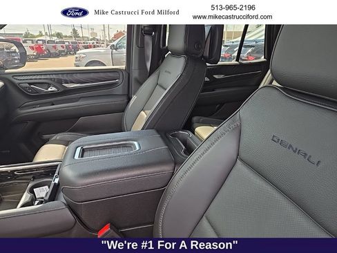 Used 2024 GMC Yukon Denali w/ Advanced Technology Package AWD/4WD image 10