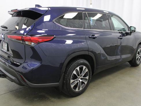 Used 2021 Toyota Highlander XLE image 5