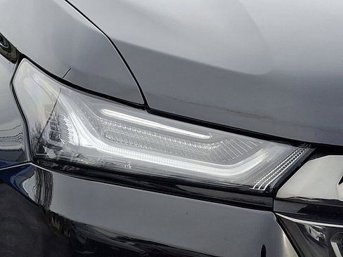 Used 2022 Chevrolet Traverse RS image 9