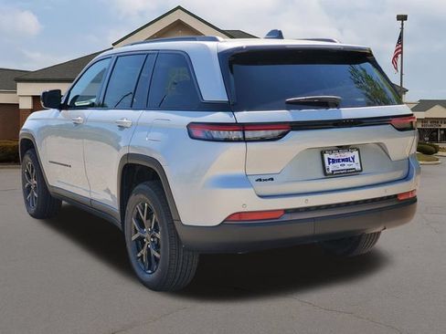 New 2026 Jeep Grand Cherokee Altitude AWD/4WD image 4