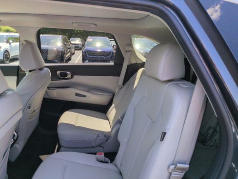Used 2024 Kia Sorento EX w/ Panoramic Sunroof Package FWD image 27