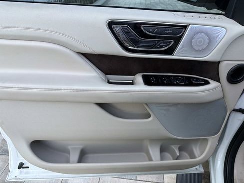 Used 2020 Lincoln Navigator L Reserve w/ Equipment Group 208A Reserve AWD/4WD image 9