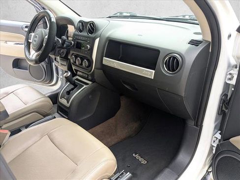 Used 2015 Jeep Compass High Altitude FWD image 21