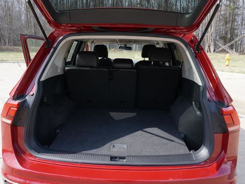 Used 2018 Volkswagen Tiguan SE image 29